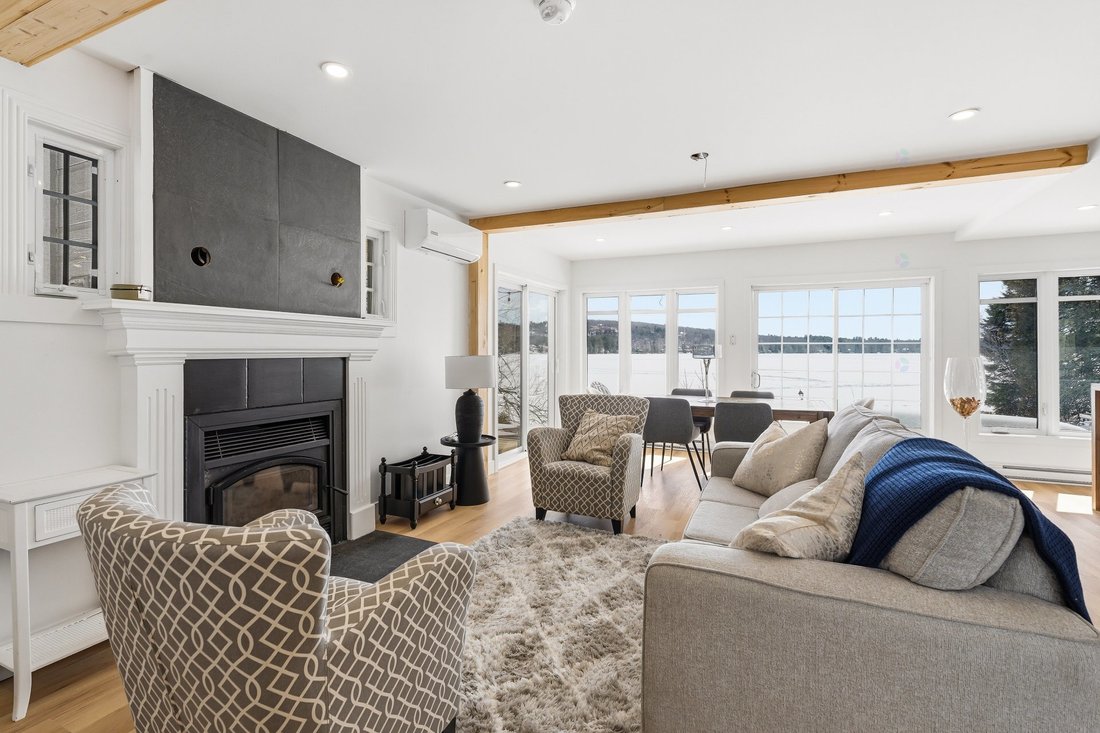 House in Saint-Hippolyte, Quebec, Canada 3 - 18010528