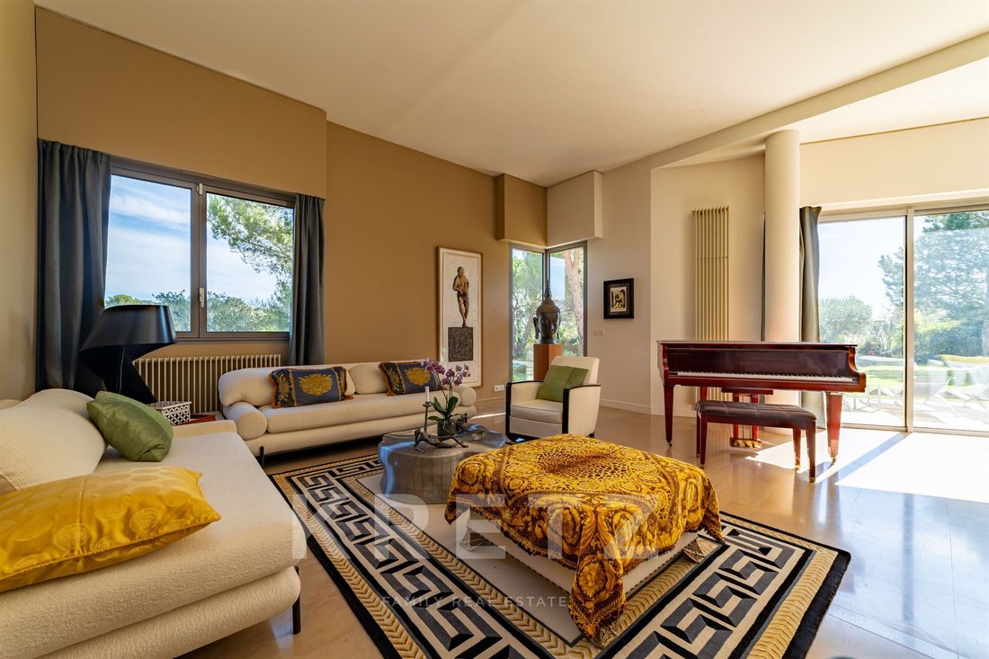 Villa in Montagne des Chèvres, Villeneuve-lès-Avignon, France 3 - 18010491