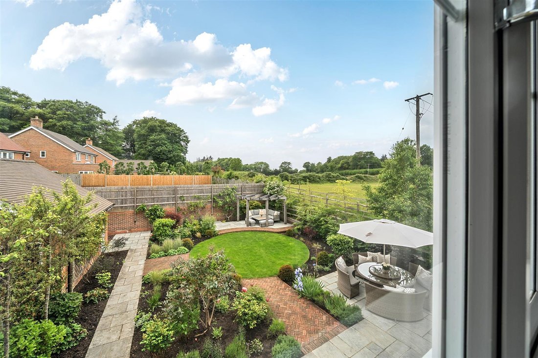 House in Hindhead, Grayshott, England 3 - 18007798
