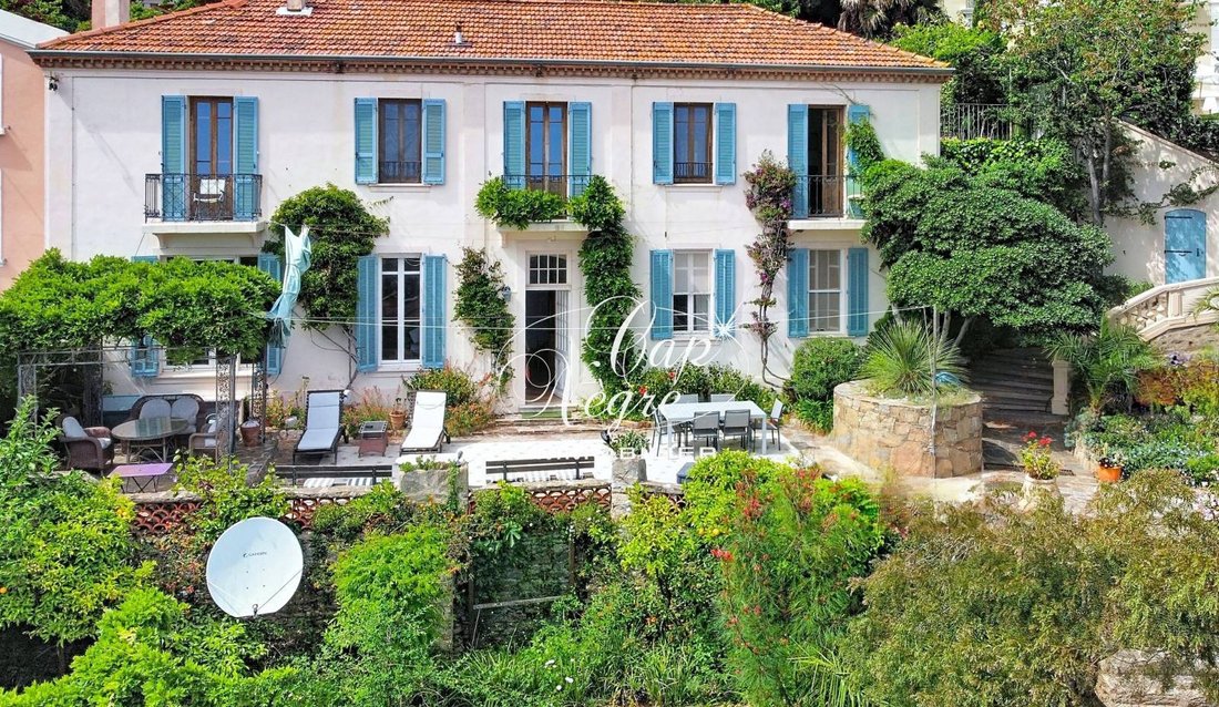 Estate in Nord Est, Bormes-les-Mimosas, France 5 - 18009167
