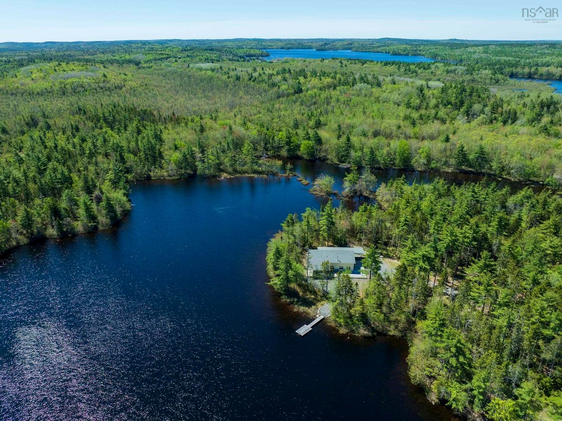 House in East Clifford, Nova Scotia, Canada 1 - 18010236