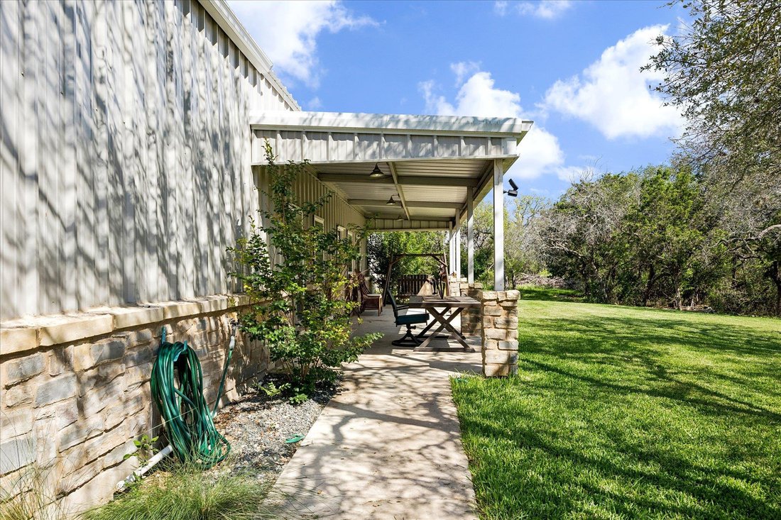 House in Hondo, Texas, United States 3 - 18009259