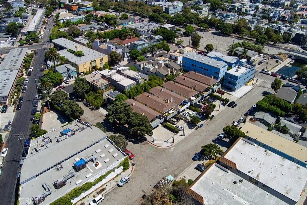 Los Angeles, California, United States 4 - 17453274
