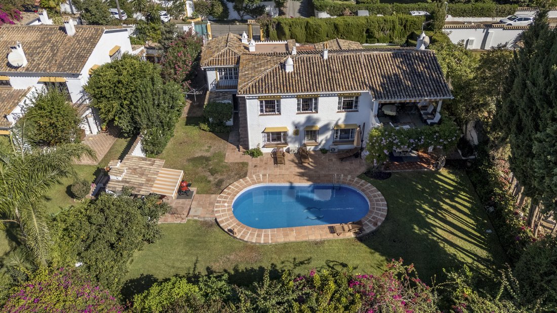 Villa in Guadalmina Alta, San Pedro de Alcantara, Spain 2 - 18007653