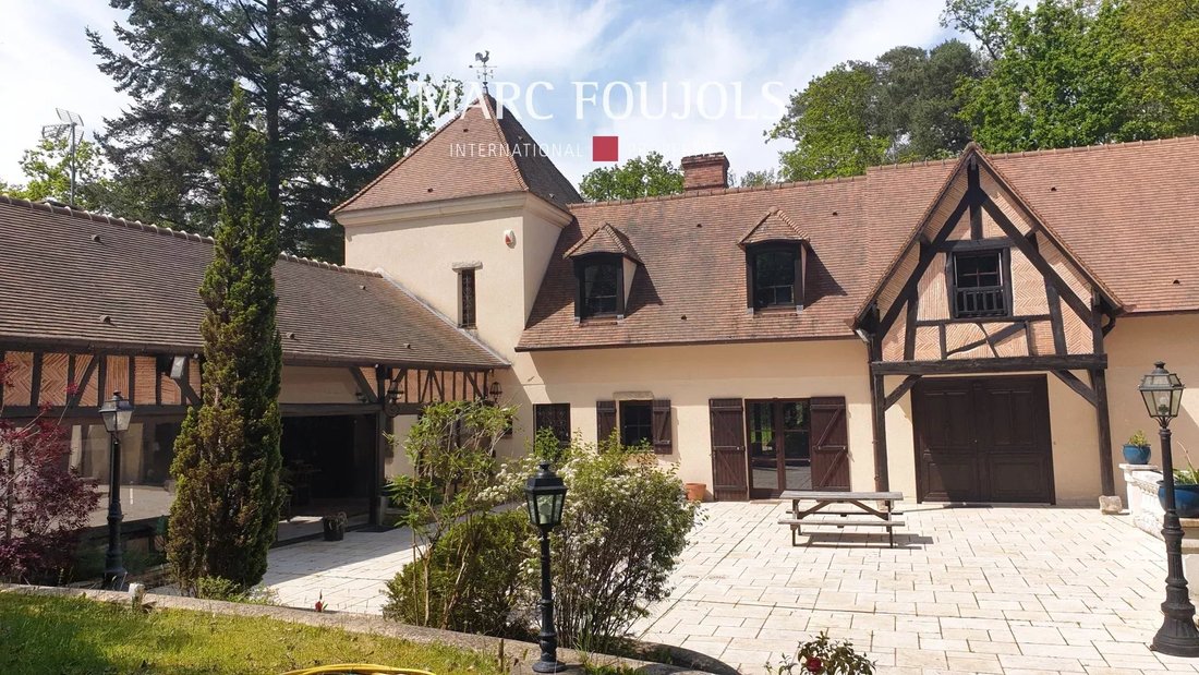 Estate in Rambouillet, Ile-de-France, France 1 - 13813720