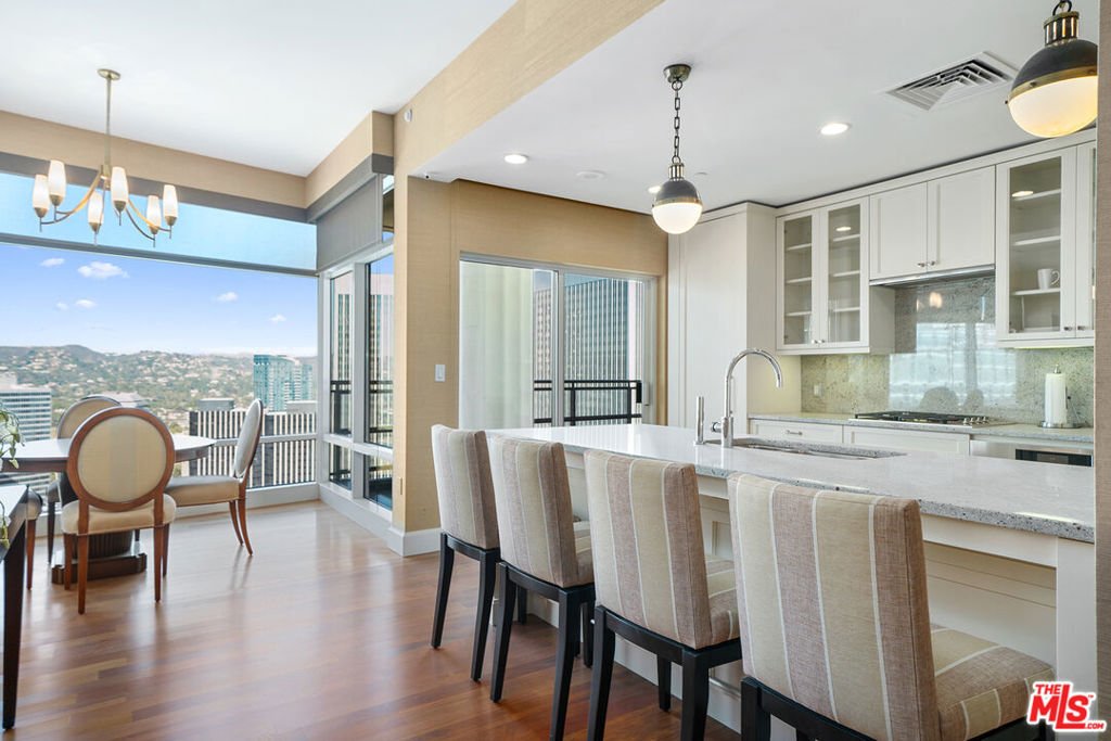 Condo in Los Angeles, California, United States 2 - 17987534