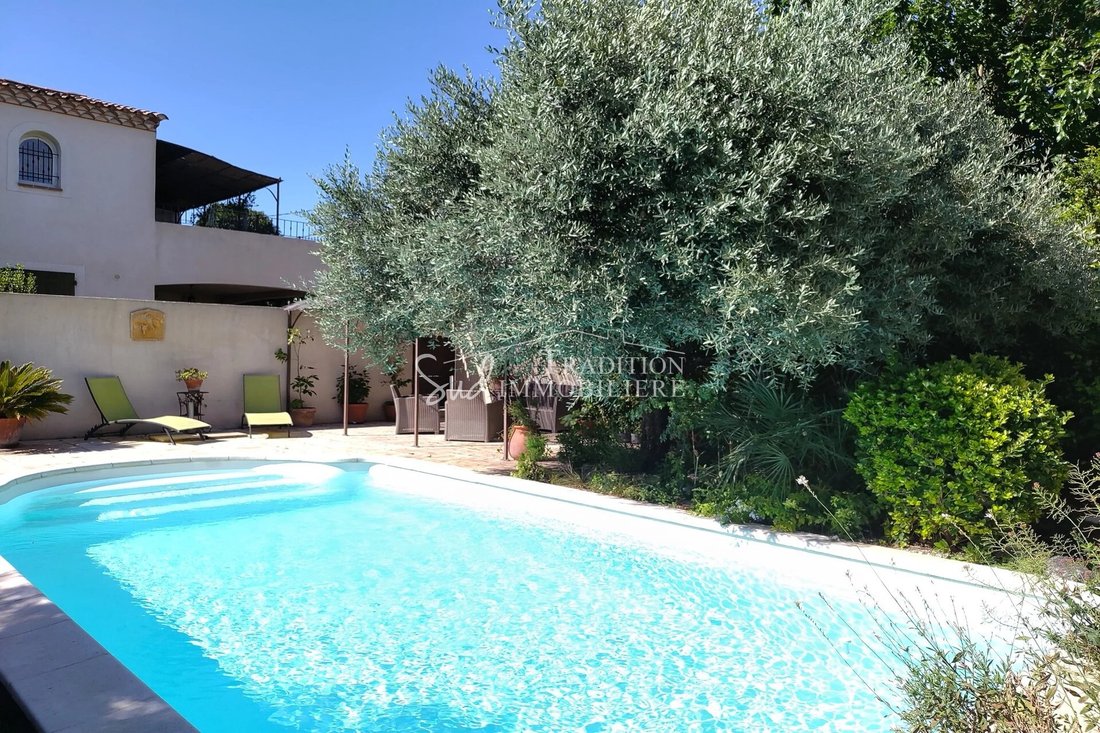 Villa in Mouriès, Provence-Alpes-Côte d'Azur, France 2 - 17842090