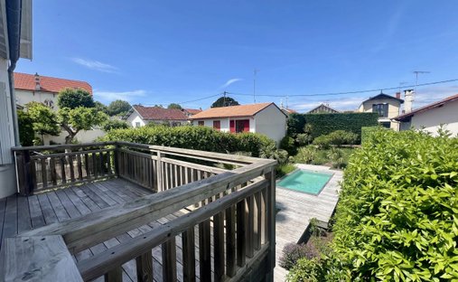 House in Aiguillon, Arcachon, France 1