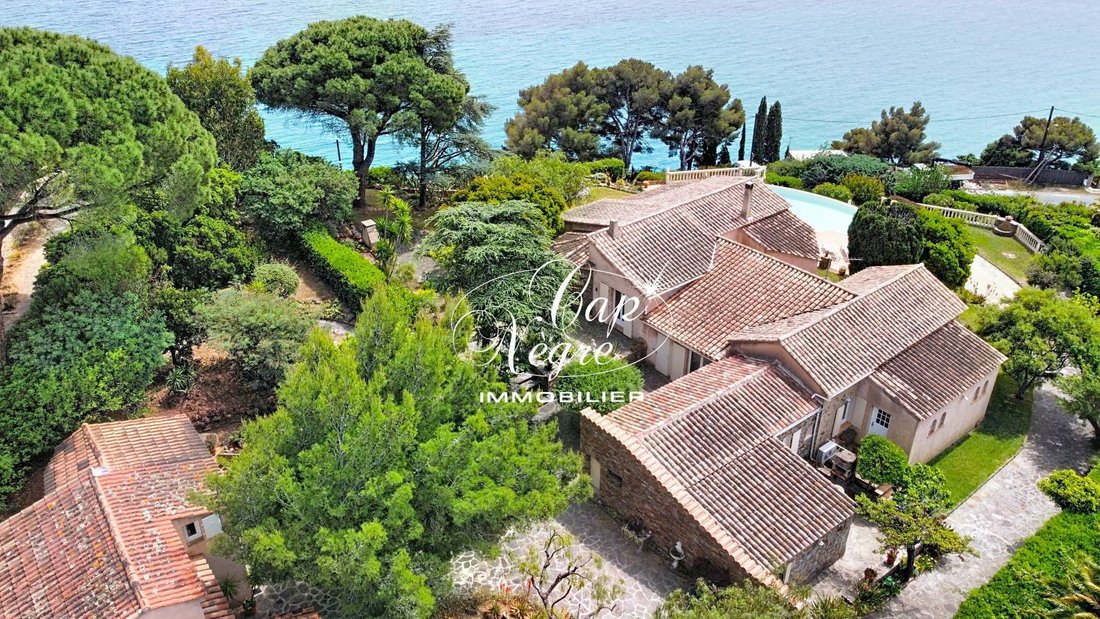 Estate in Rayol-Canadel-sur-Mer, Provence-Alpes-Côte d'Azur, France 3 - 18009123