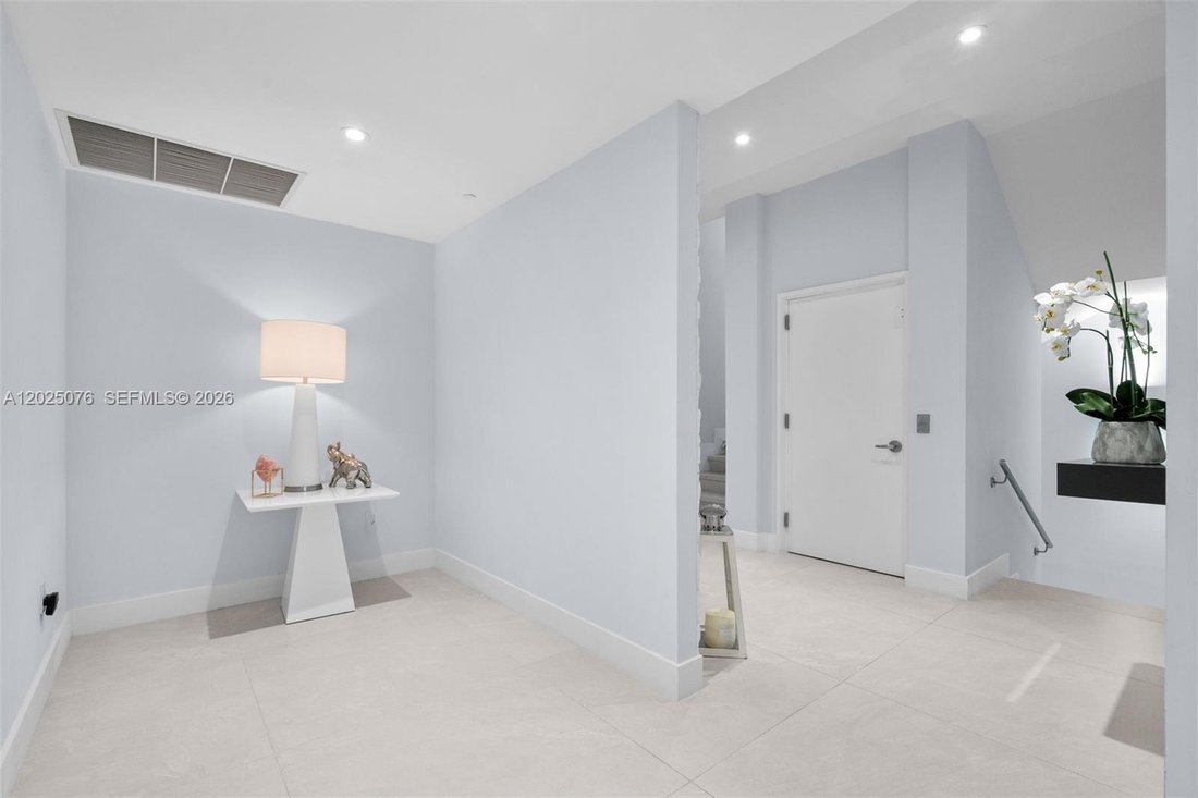 Condo in Miami, Florida, United States 3 - 18005214