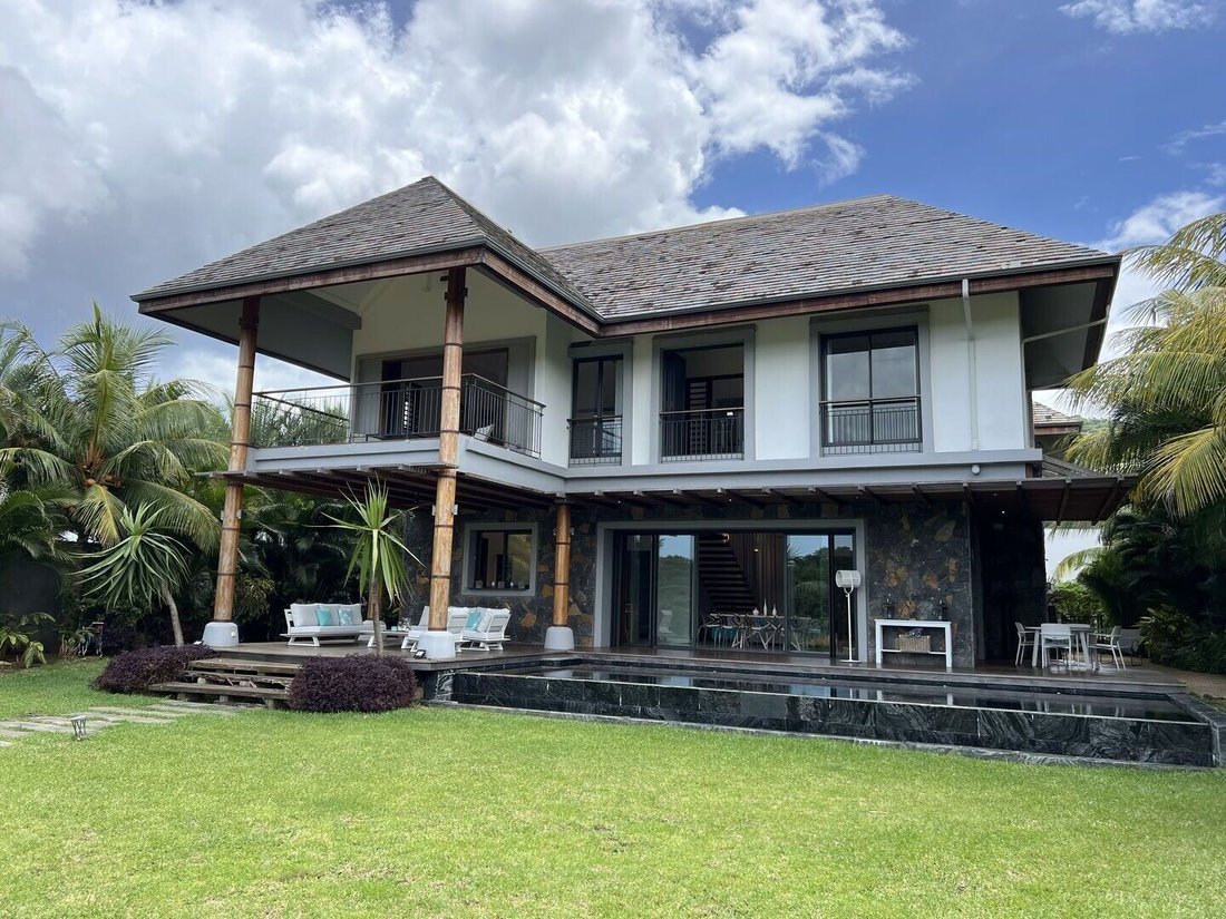 Villa in Grande Riviere Noire, Rivière Noire District, Mauritius 1 - 14572115