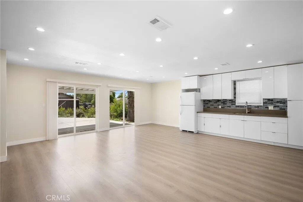 Los Angeles, California, United States 4 - 18008461