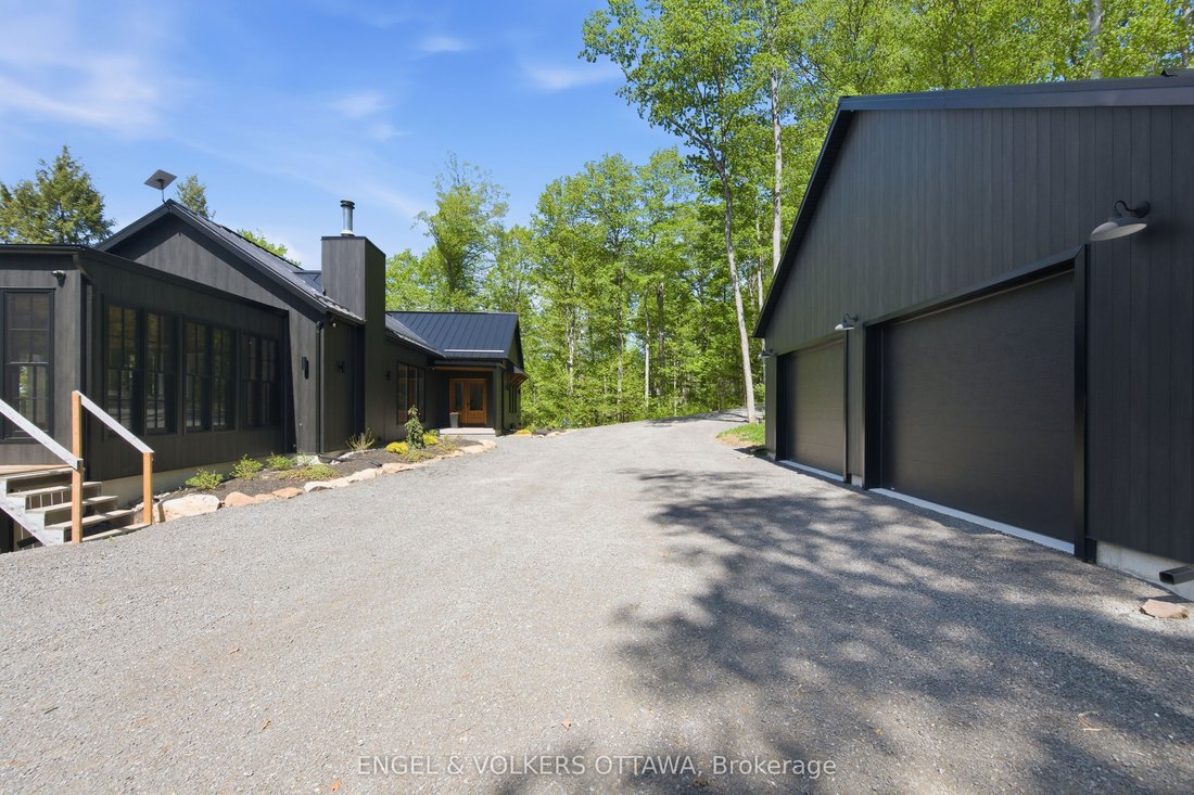 House in Calabogie, Ontario, Canada 3 - 18010280