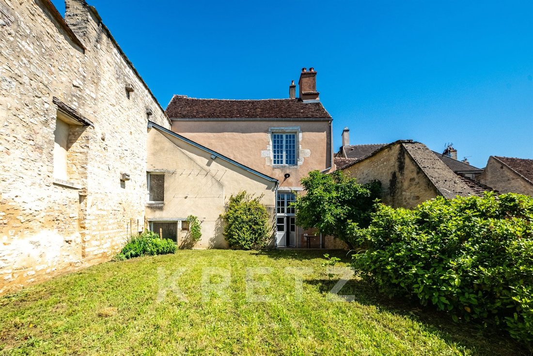 House in Vézelay, Bourgogne – Franche-Comté, France 3 - 18010518
