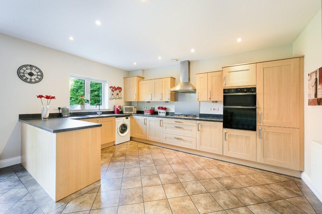 House in Nork, Reigate and Banstead, England 2 - 18007778