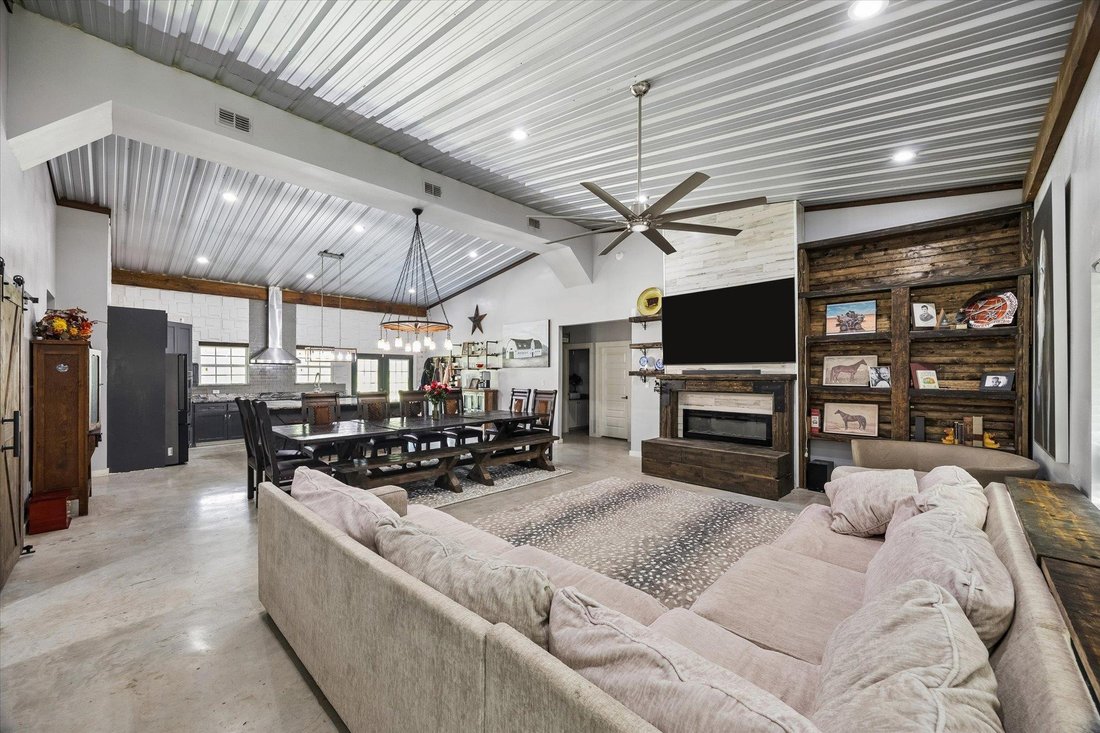 House in Hondo, Texas, United States 5 - 18009259