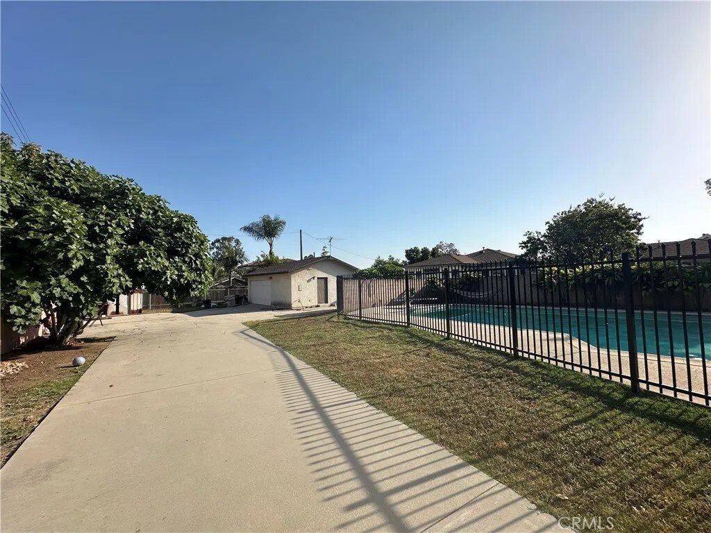 Temple City, California, United States 4 - 18008401