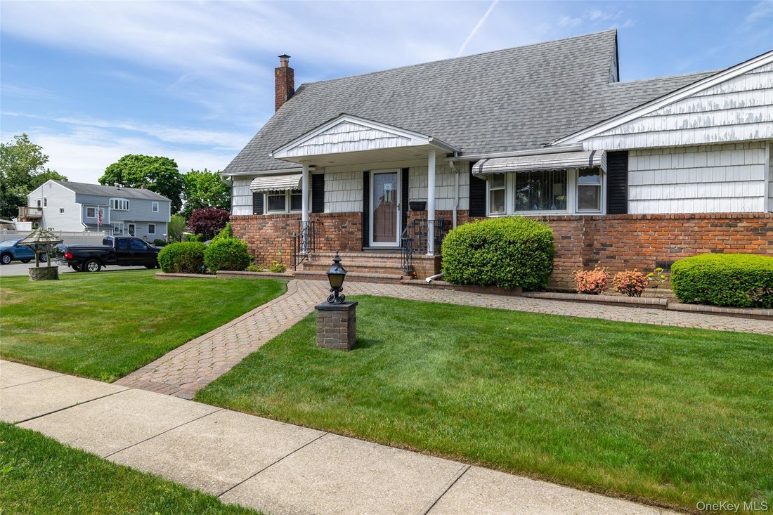 House in Seaford, New York, United States 5 - 18007347