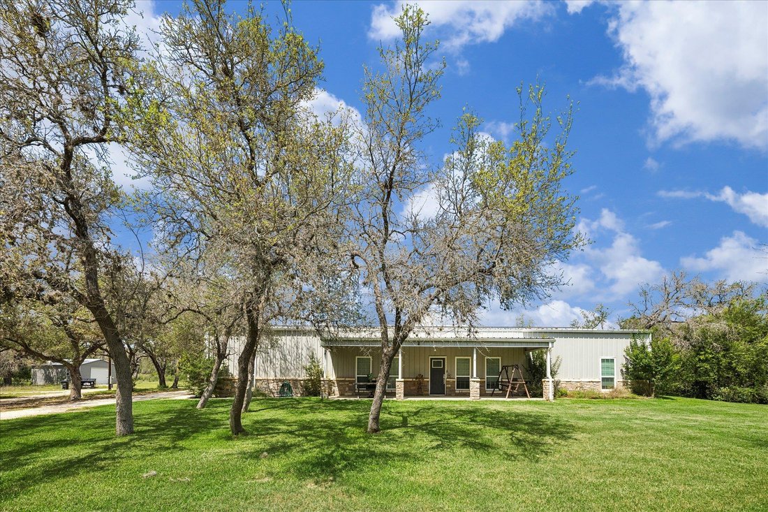 House in Hondo, Texas, United States 2 - 18009259