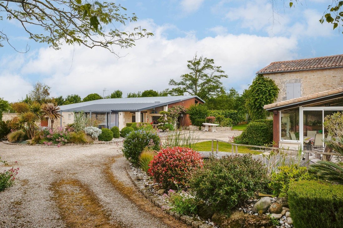 House in Montroy, Nouvelle-Aquitaine, France 2 - 18009375