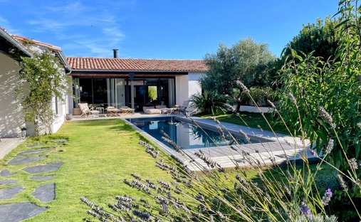 House in Sainte-Marie-de-Ré, Nouvelle-Aquitaine, France 1