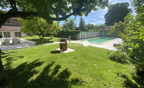 House in Semur-en-Auxois, Bourgogne – Franche-Comté, France 1