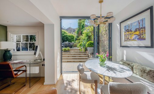 Apartment in Bayswater, Westminster, England 1