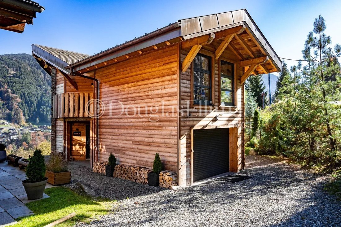 Chalet in Morzine, Auvergne-Rhône-Alpes, France 1 - 14868203