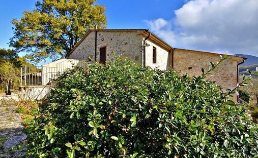 Country House in Radicofani, Tuscany, Italy 1