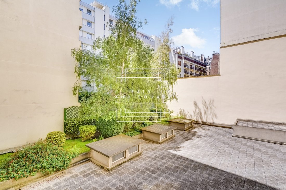 Apartment in La Fourche-Guy Môquet, Paris 17e Arrondissement, Paris 5 - 18012187