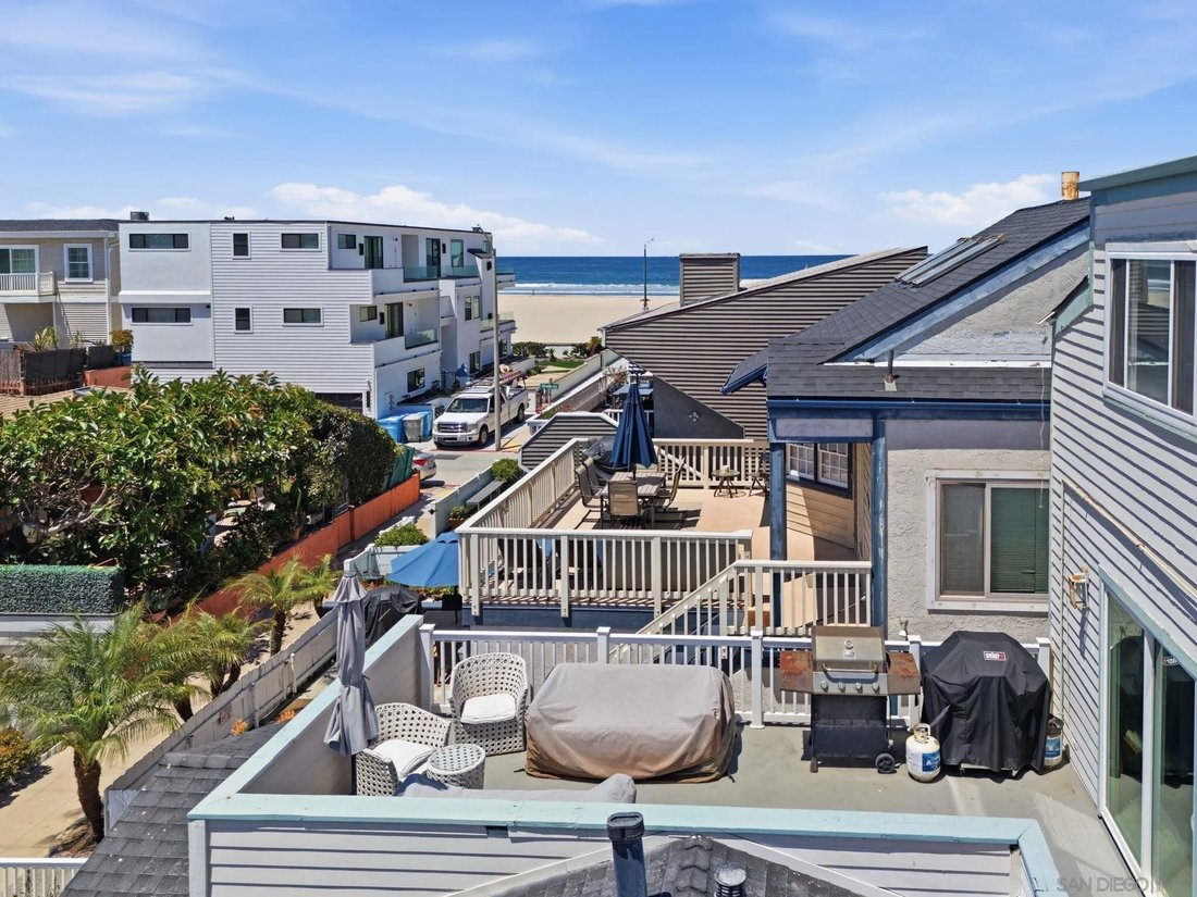San Diego, California, United States 2 - 18008391