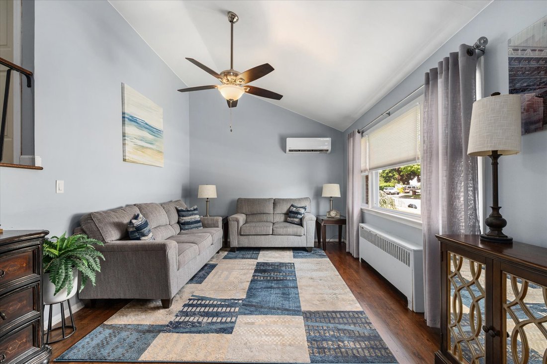 House in North Babylon, New York, United States 4 - 18007200