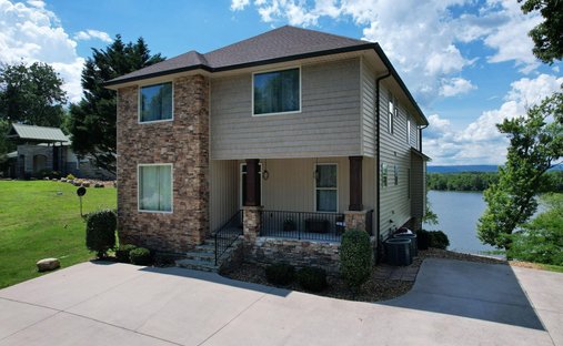 House in Decatur, Tennessee, United States 1