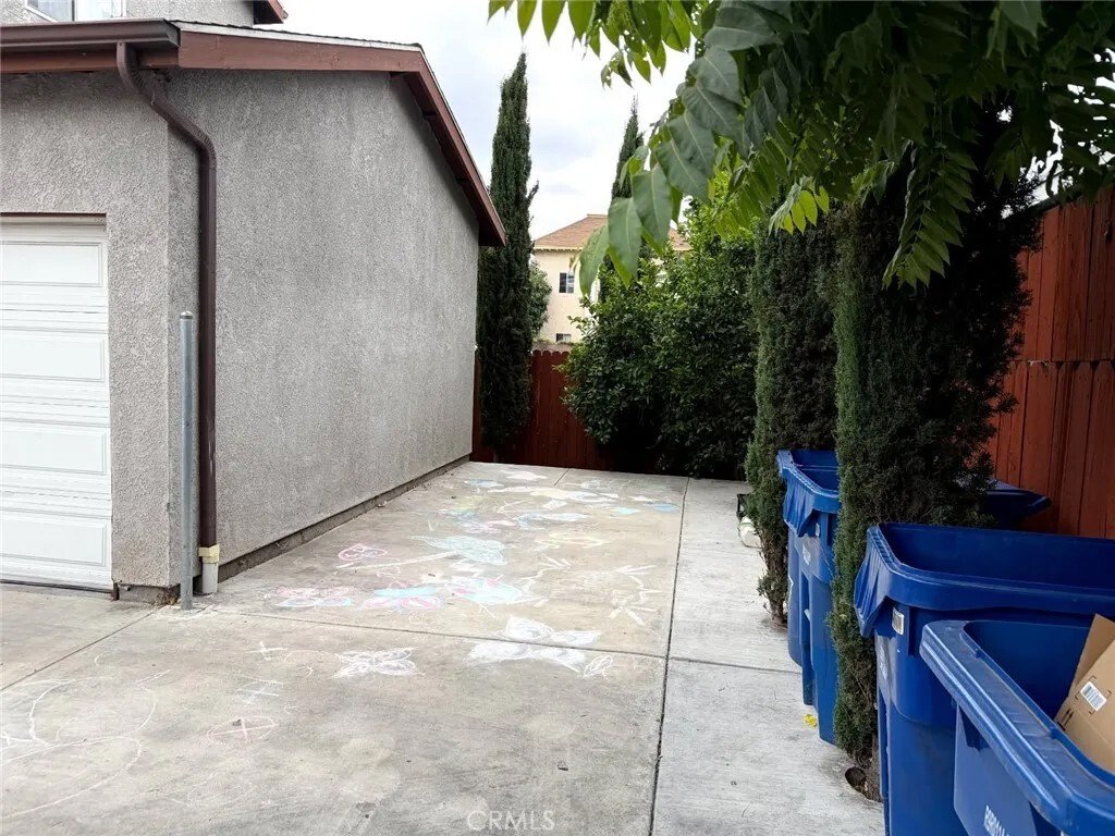 Los Angeles, California, United States 3 - 18008523