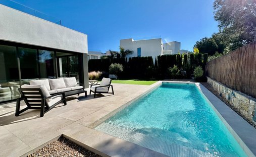 Villa in Orihuela, Valencian Community, Spain 1