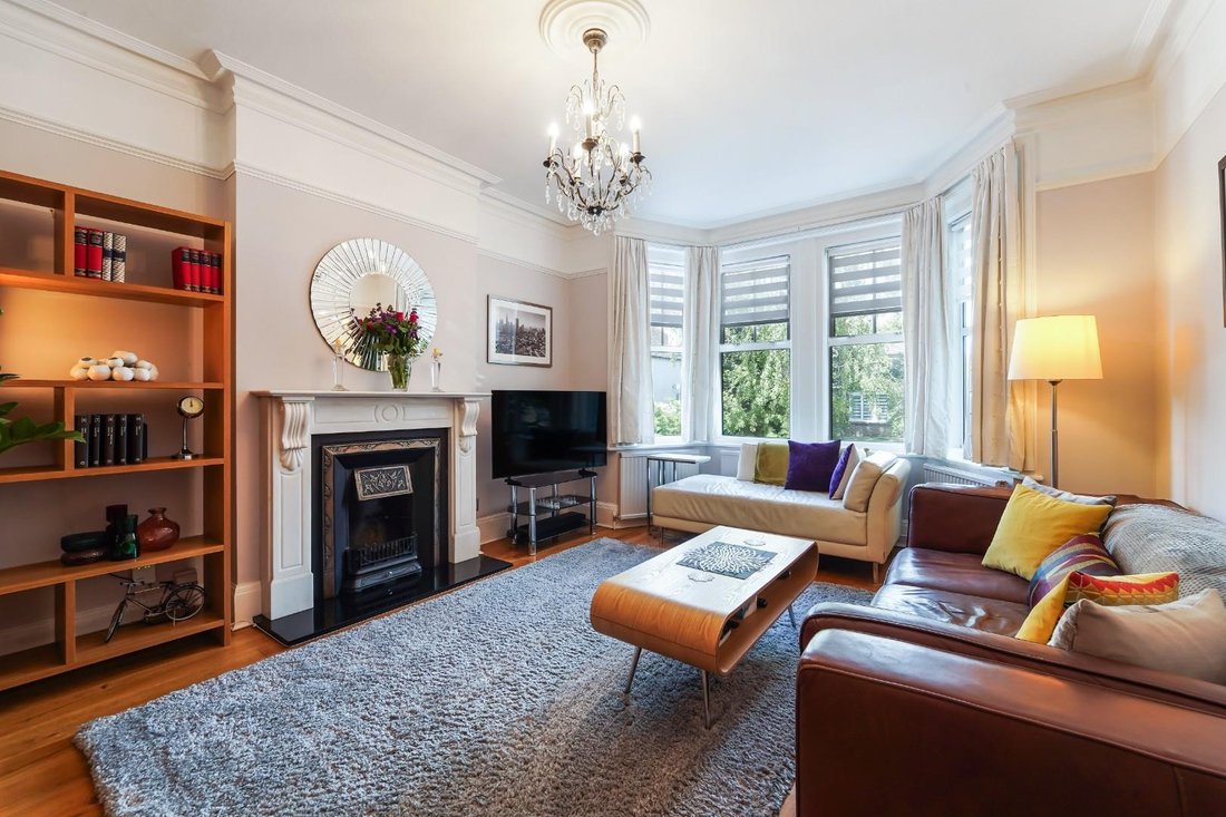 House in Epsom, England, United Kingdom 2 - 18007855