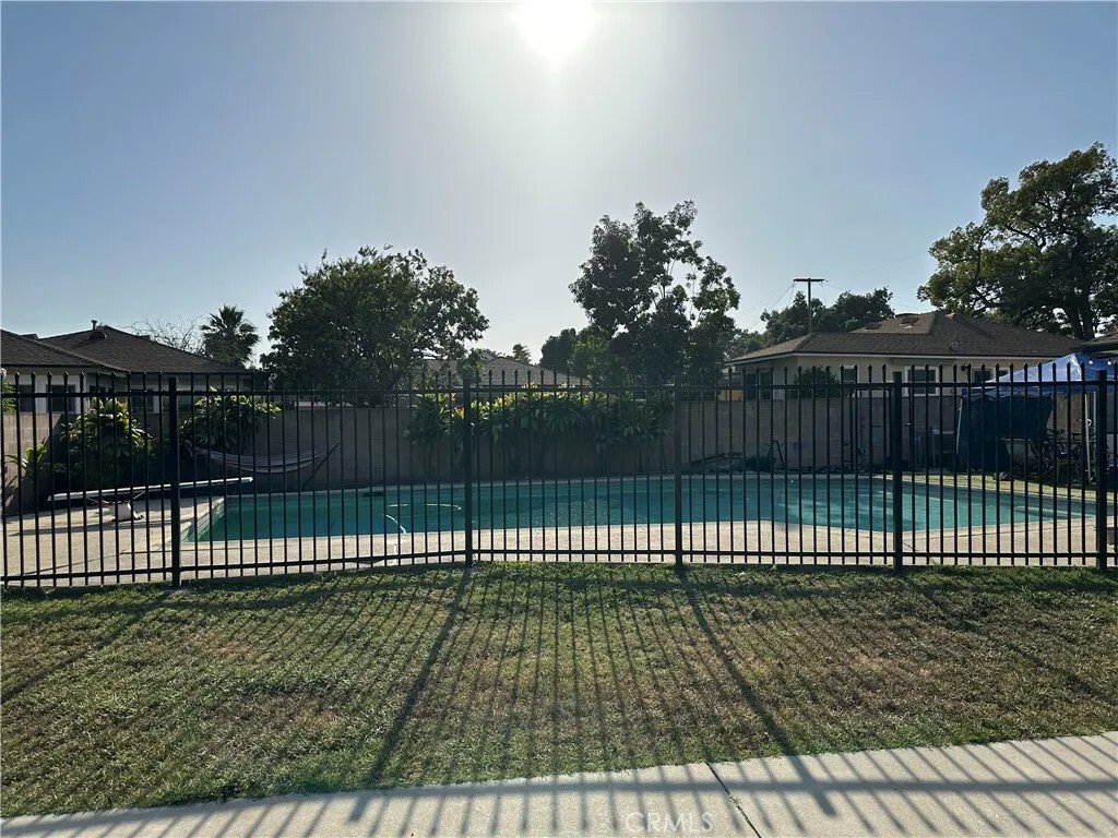 Temple City, California, United States 5 - 18008401
