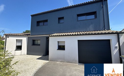 House in Sud, Les Sorinieres, France 1