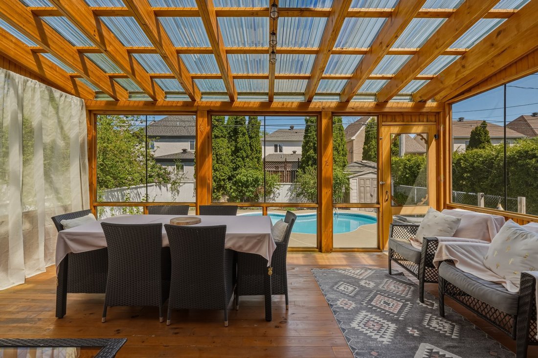 House in Laval, Quebec, Canada 3 - 18010233