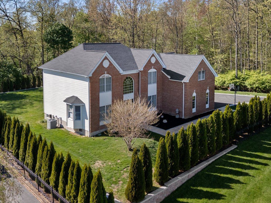 House in Shrewsbury, Massachusetts, United States 3 - 18006577