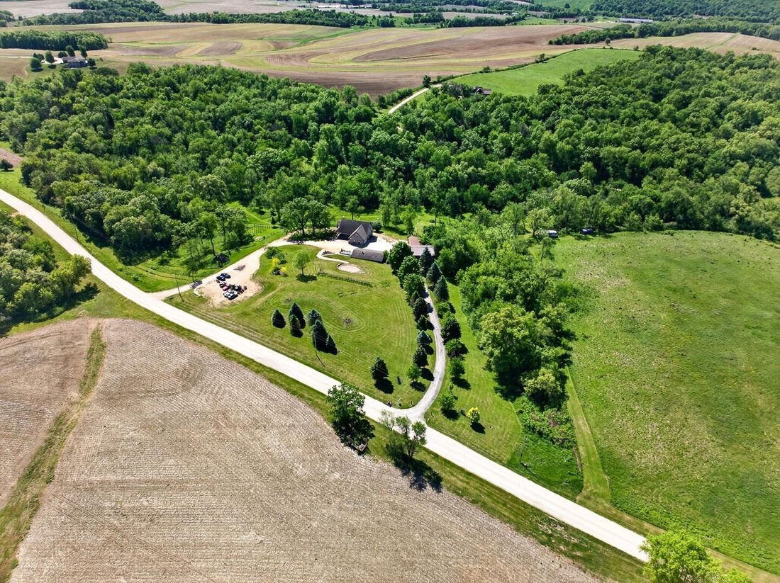House in Darlington, Wisconsin, United States 2 - 18007530