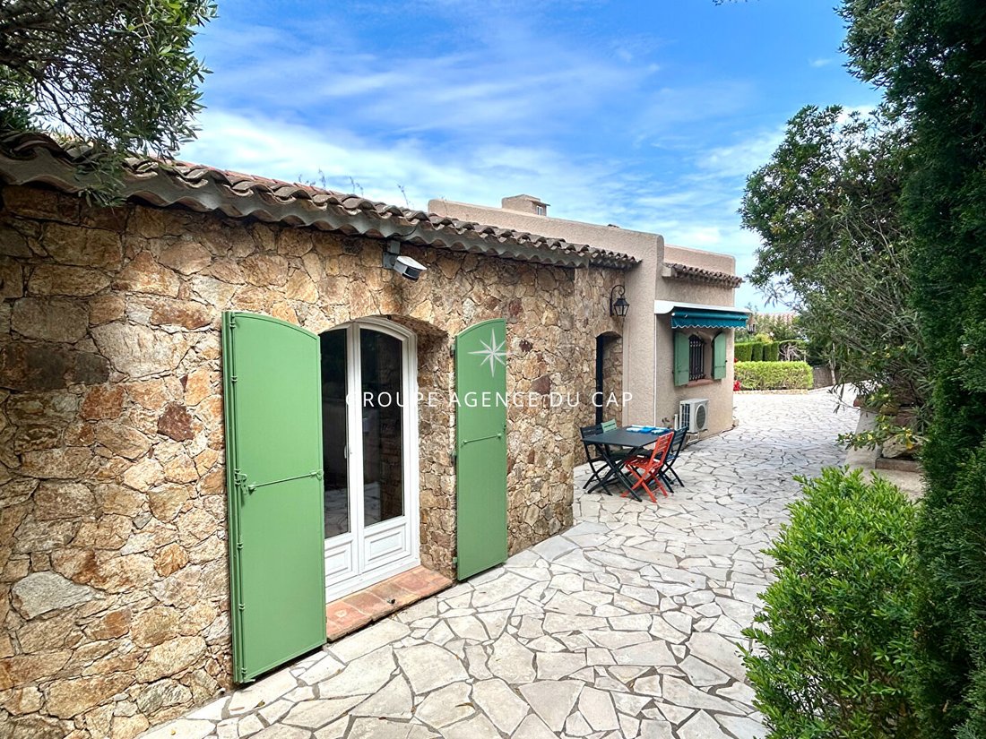 Villa in Les Issambres, Roquebrune-sur-Argens, France 2 - 18011365