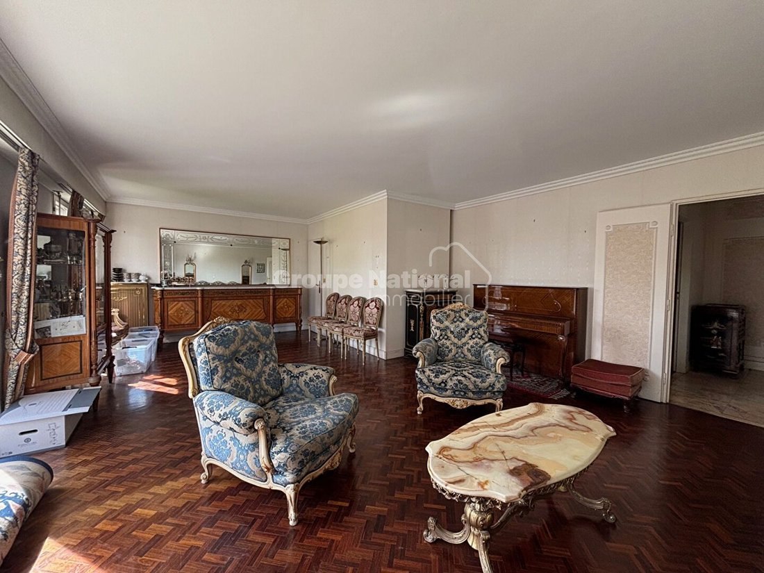 Apartment in Domaine National du Château, Versailles, France 2 - 18005909