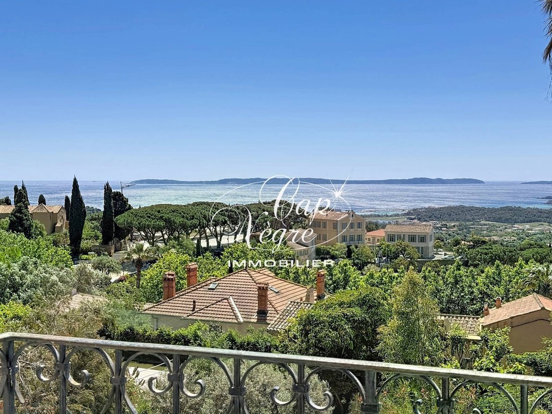 Estate in Nord Est, Bormes-les-Mimosas, France 1 - 18009167