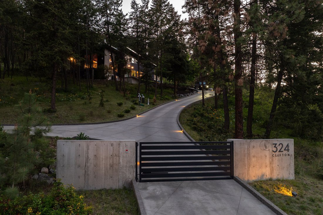 House in Kelowna, British Columbia, Canada 3 - 18006138