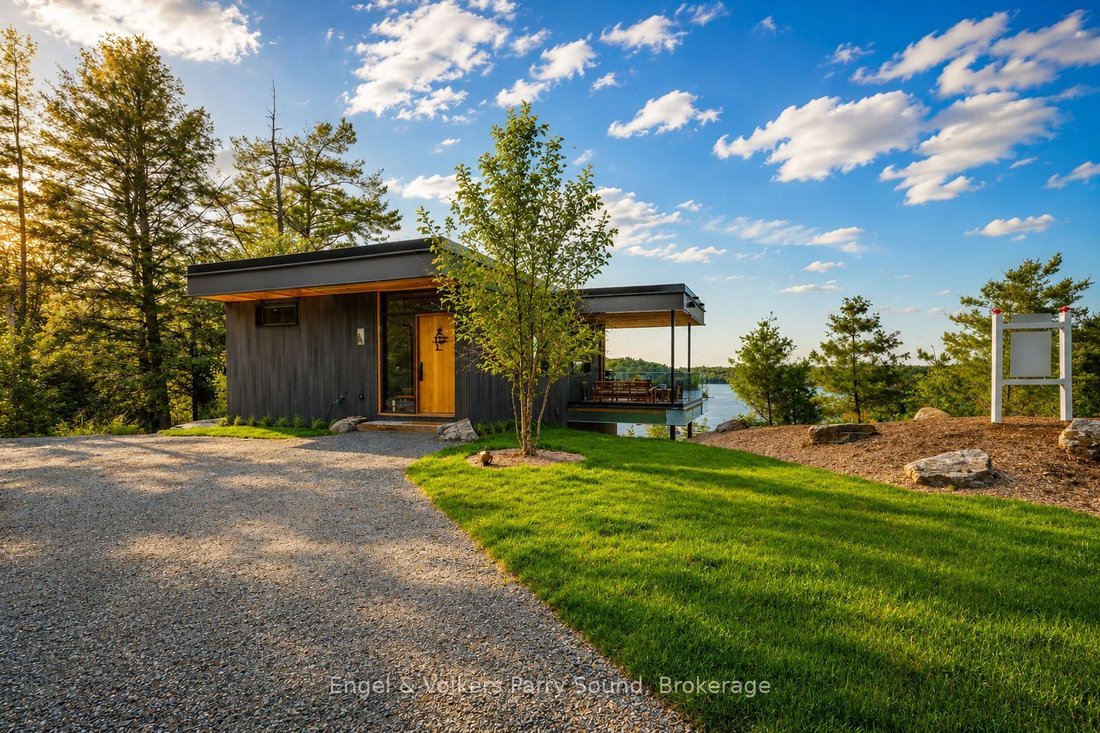 House in Parry Sound, Ontario, Canada 2 - 18010284