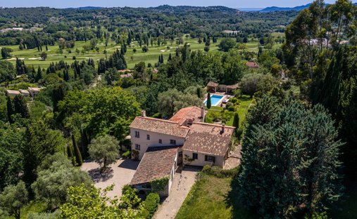 Estate in Opio, Provence-Alpes-Côte d'Azur, France 1