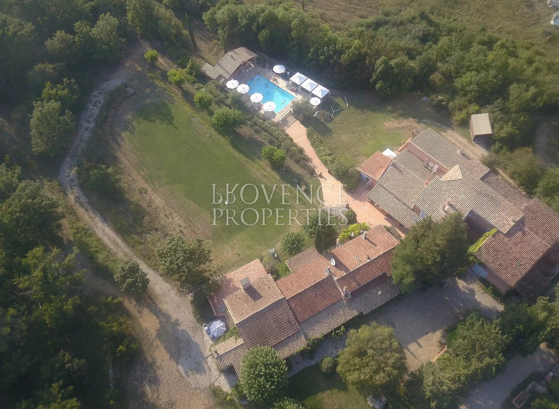 Estate in Chateauvert, Provence-Alpes-Côte d'Azur, France 1 - 17998261