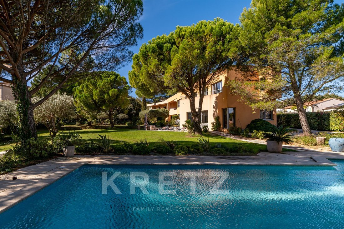 Villa in Montagne des Chèvres, Villeneuve-lès-Avignon, France 1 - 18010491