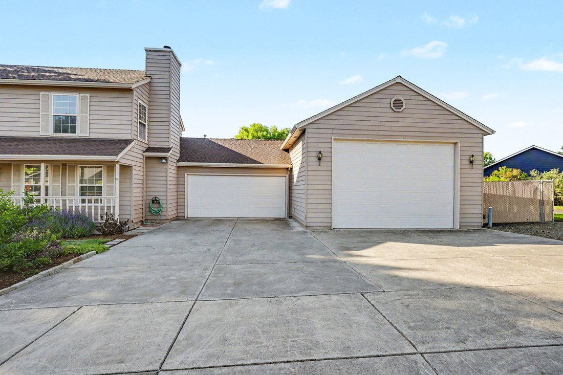 House in Medford, Oregon, United States 2 - 18008059